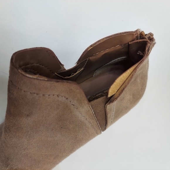 Carlos by Carlos Santana Booties Tan Brown Faux Suede Ankle Boots (DAMAGED) - Picture 6 of 9